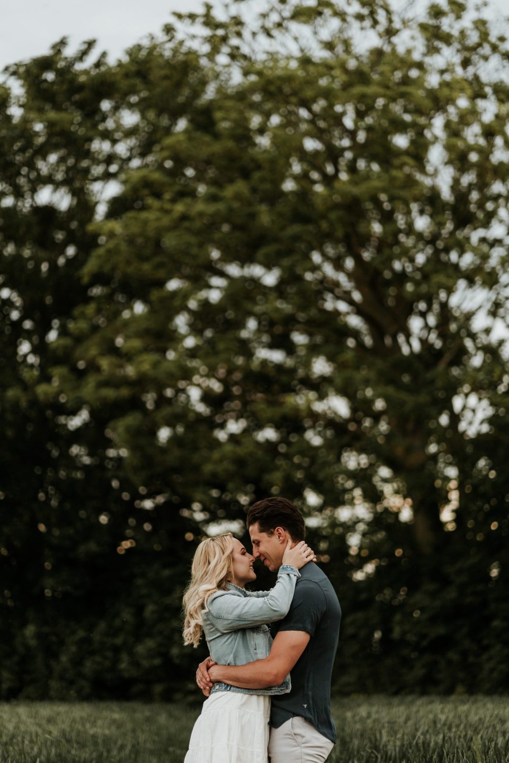 kent engagement shoot in field