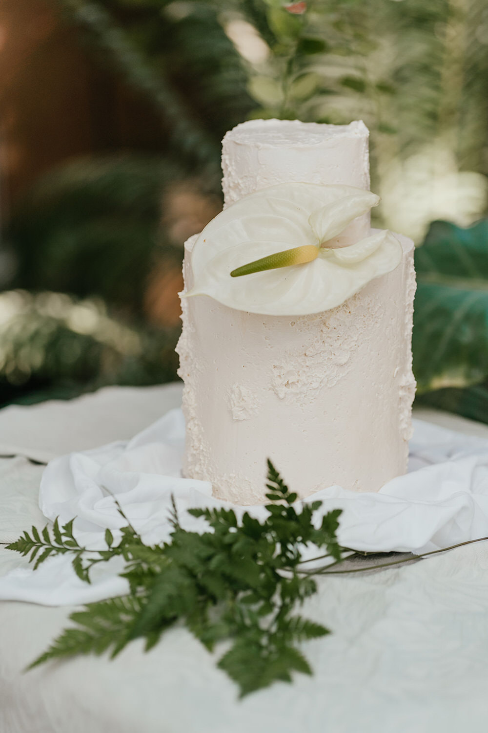 stone inspired wedding cake with a lily