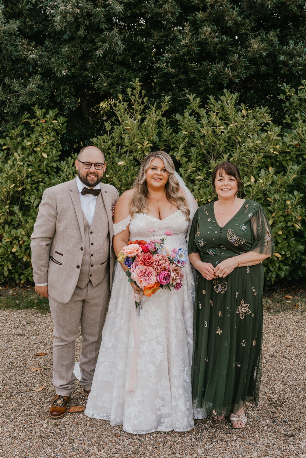 group photos at chapel house estate wedding
