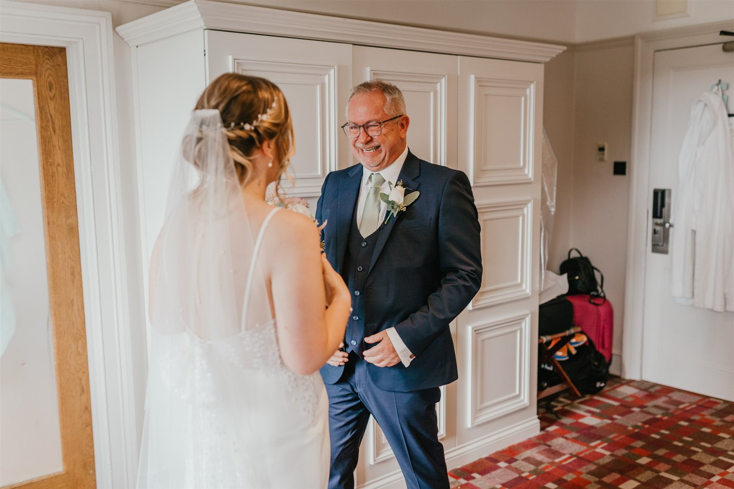 father of the bride reaction to seeing bride in her wedding dress