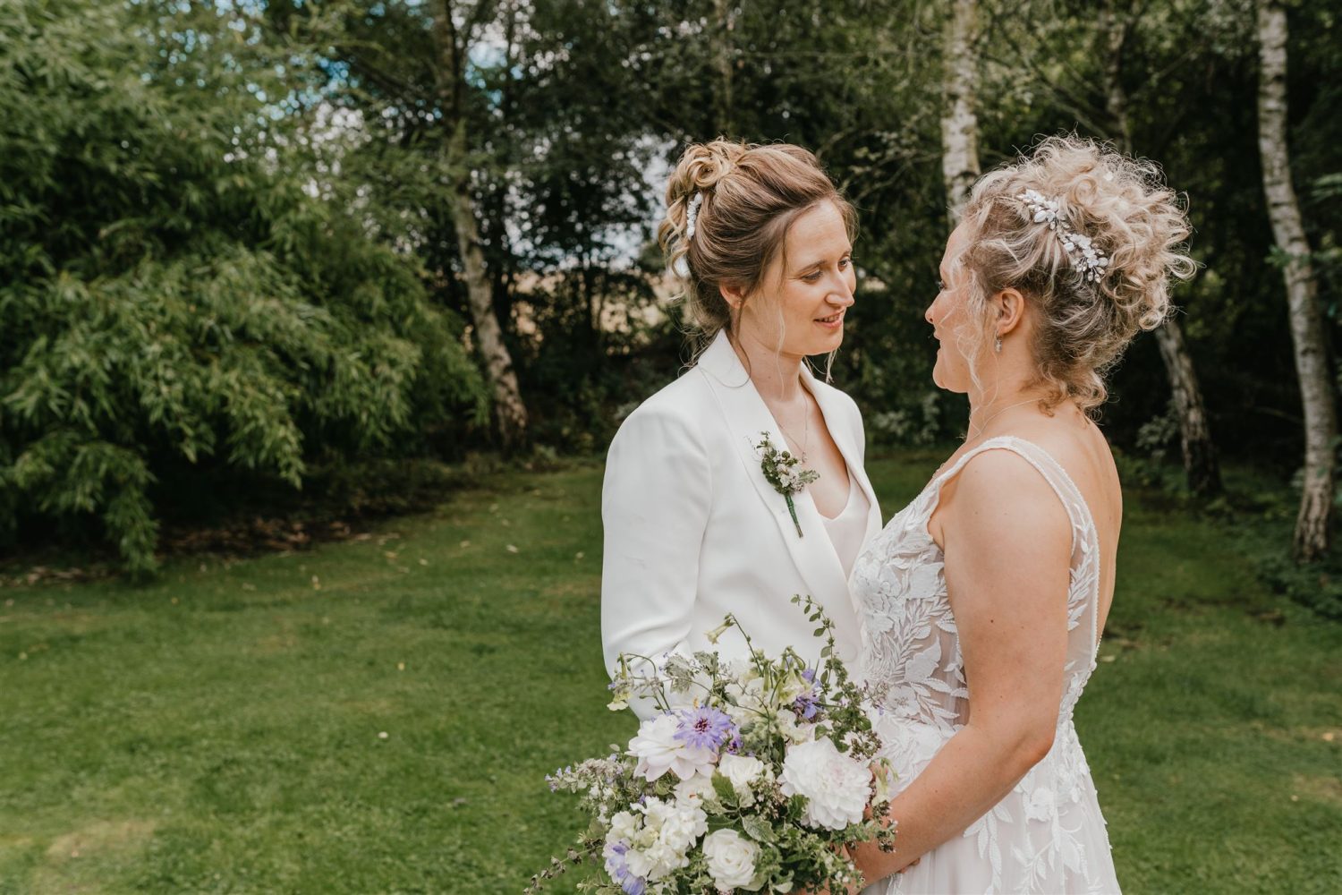 couple portraits in gardens at acorn barn wedding venue in oxfordshire
