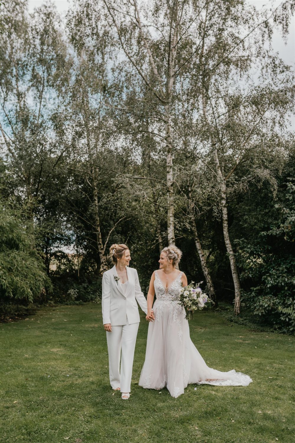 couple portraits in gardens at acorn barn wedding venue in oxfordshire