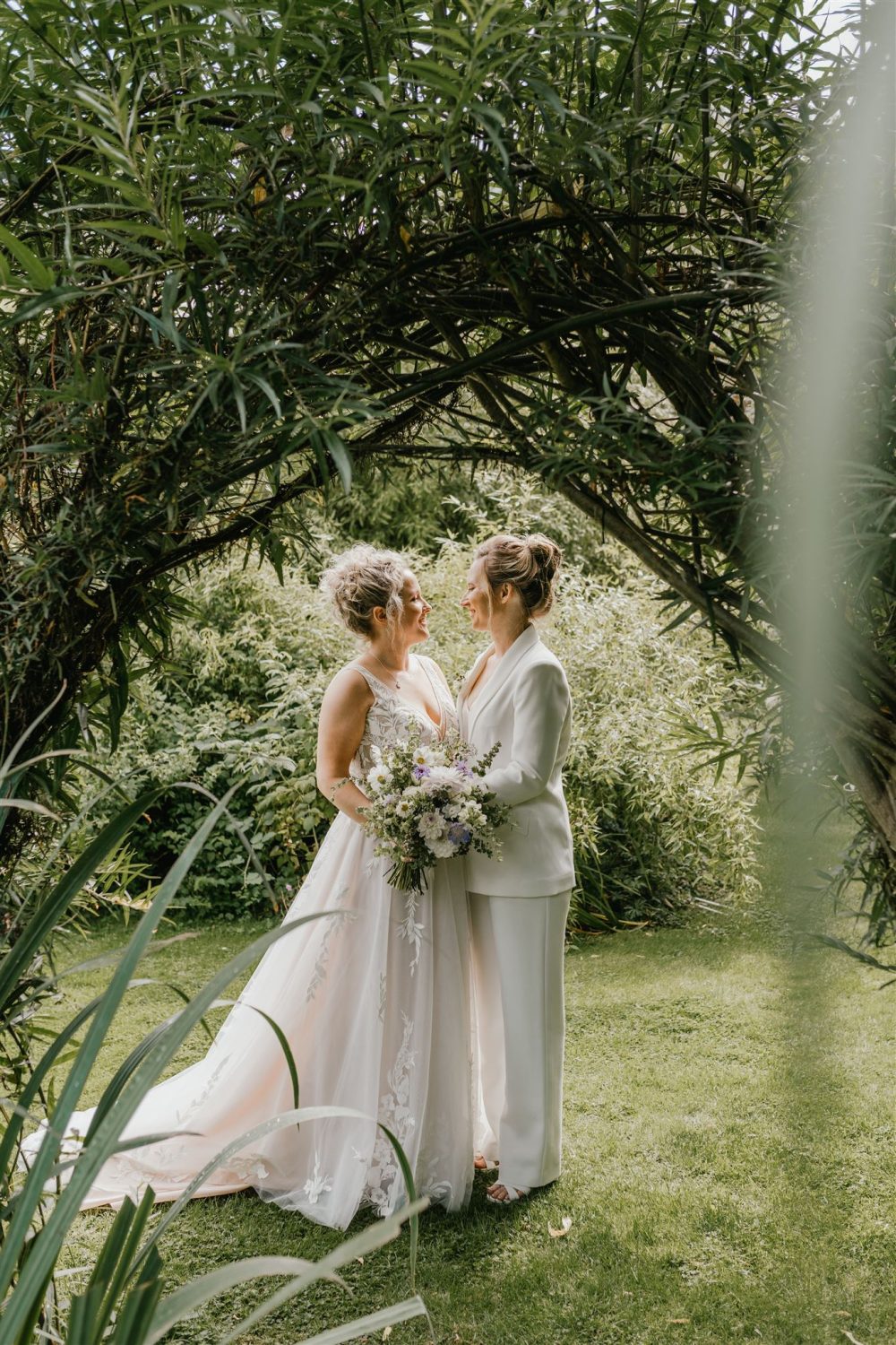 couple portraits in gardens at acorn barn wedding venue in oxfordshire