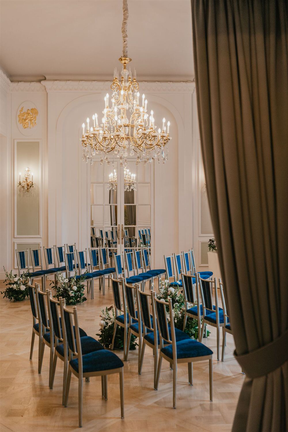 wedding ceremony in the loggia at mandarin oriental wedding london