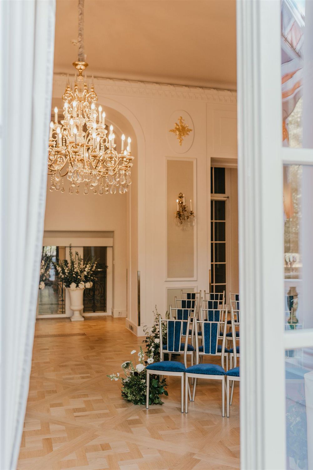 wedding ceremony in the loggia at mandarin oriental wedding london