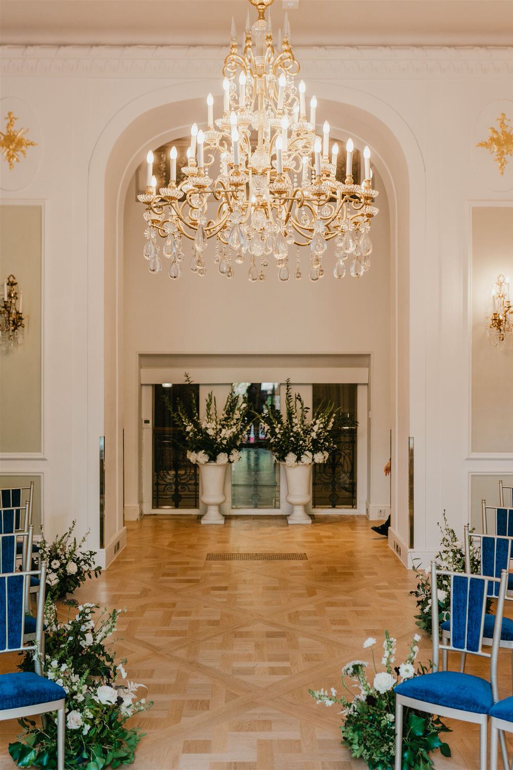 wedding ceremony in the loggia at mandarin oriental wedding london