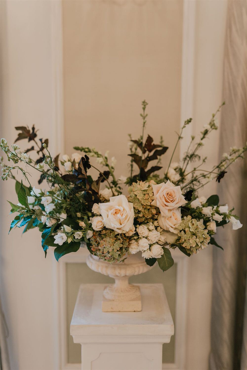 wedding flowers in the loggia at mandarin oriental wedding london