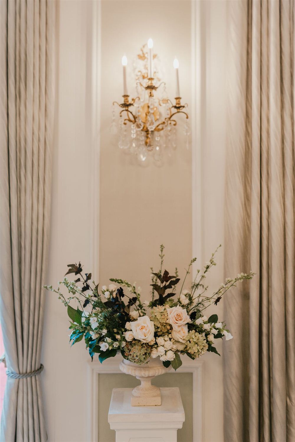 wedding flowers in the loggia at mandarin oriental wedding london