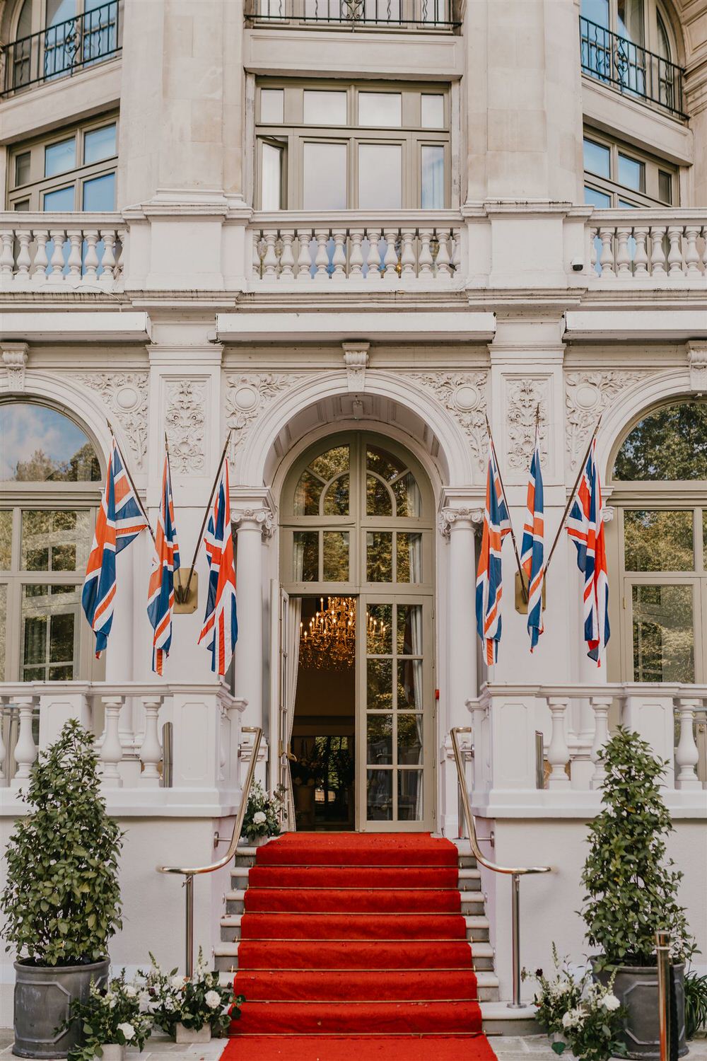 royal entrance to the loggia at mandarin oriental wedding in london hyde park