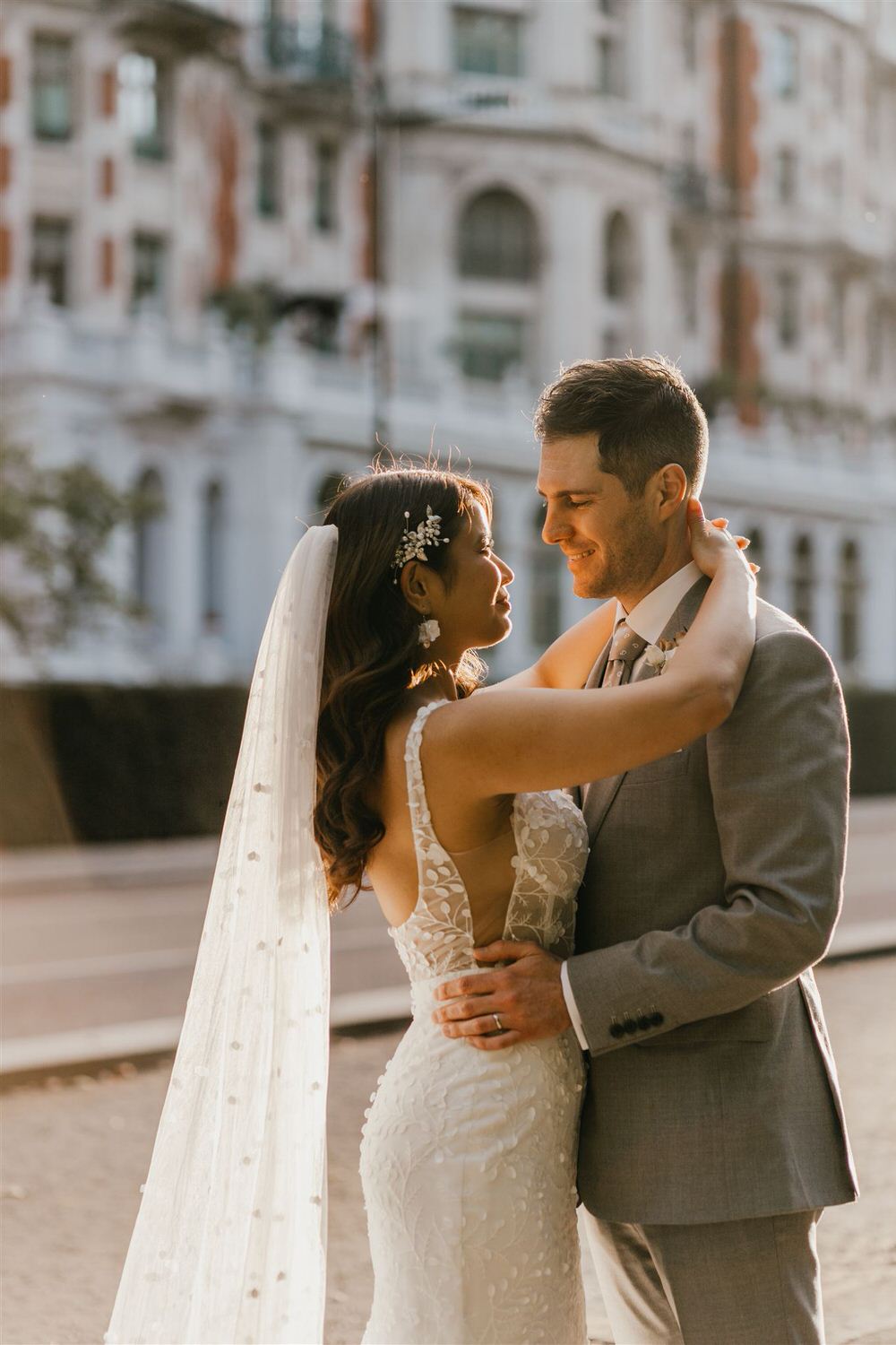 golden hour couple portraits outside mandarin oriental hyde park wedding
