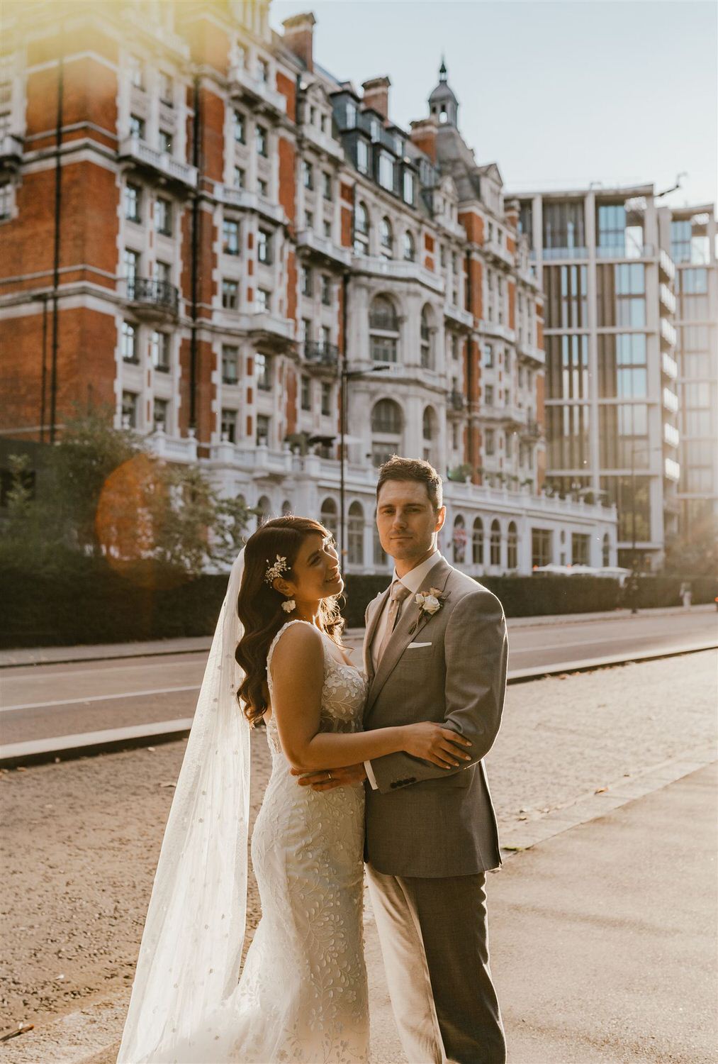 golden hour couple portraits outside mandarin oriental hyde park wedding