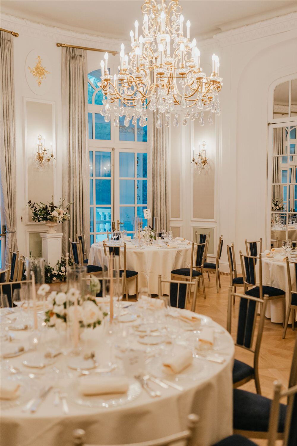 wedding breakfast setup in the loggia at mandarin oriental wedding london