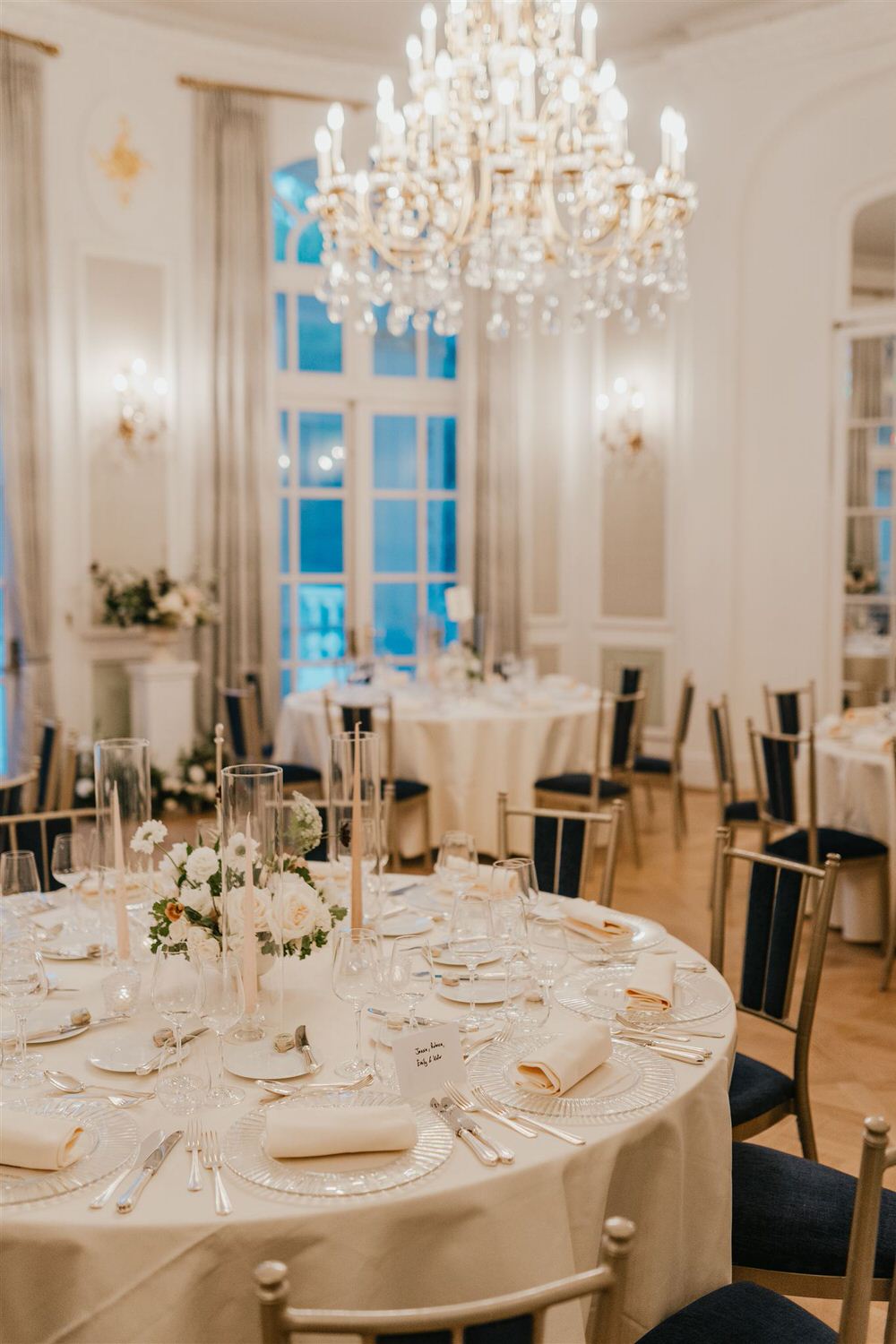 wedding breakfast setup in the loggia at mandarin oriental wedding london