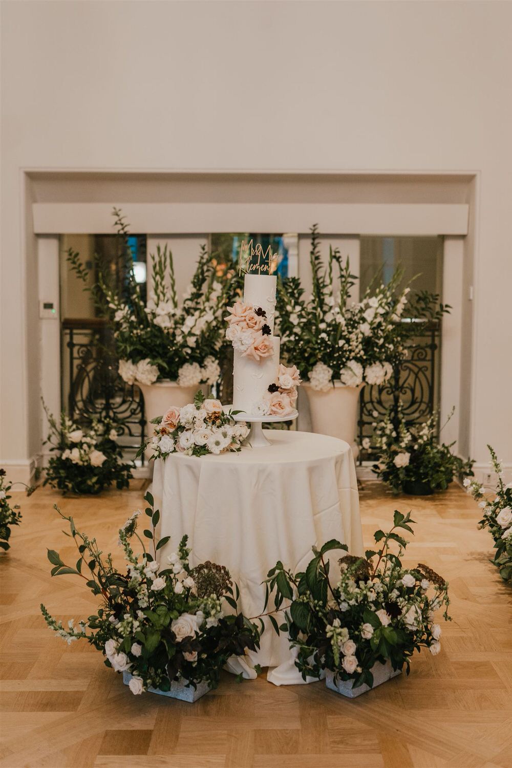 wedding cake in the loggia at mandarin oriental wedding london