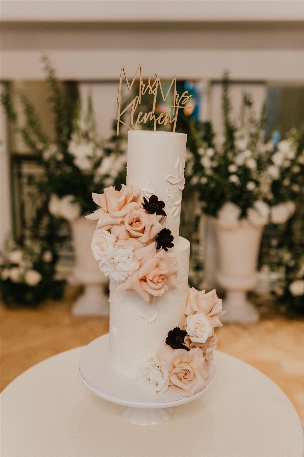wedding cake in the loggia at mandarin oriental wedding london