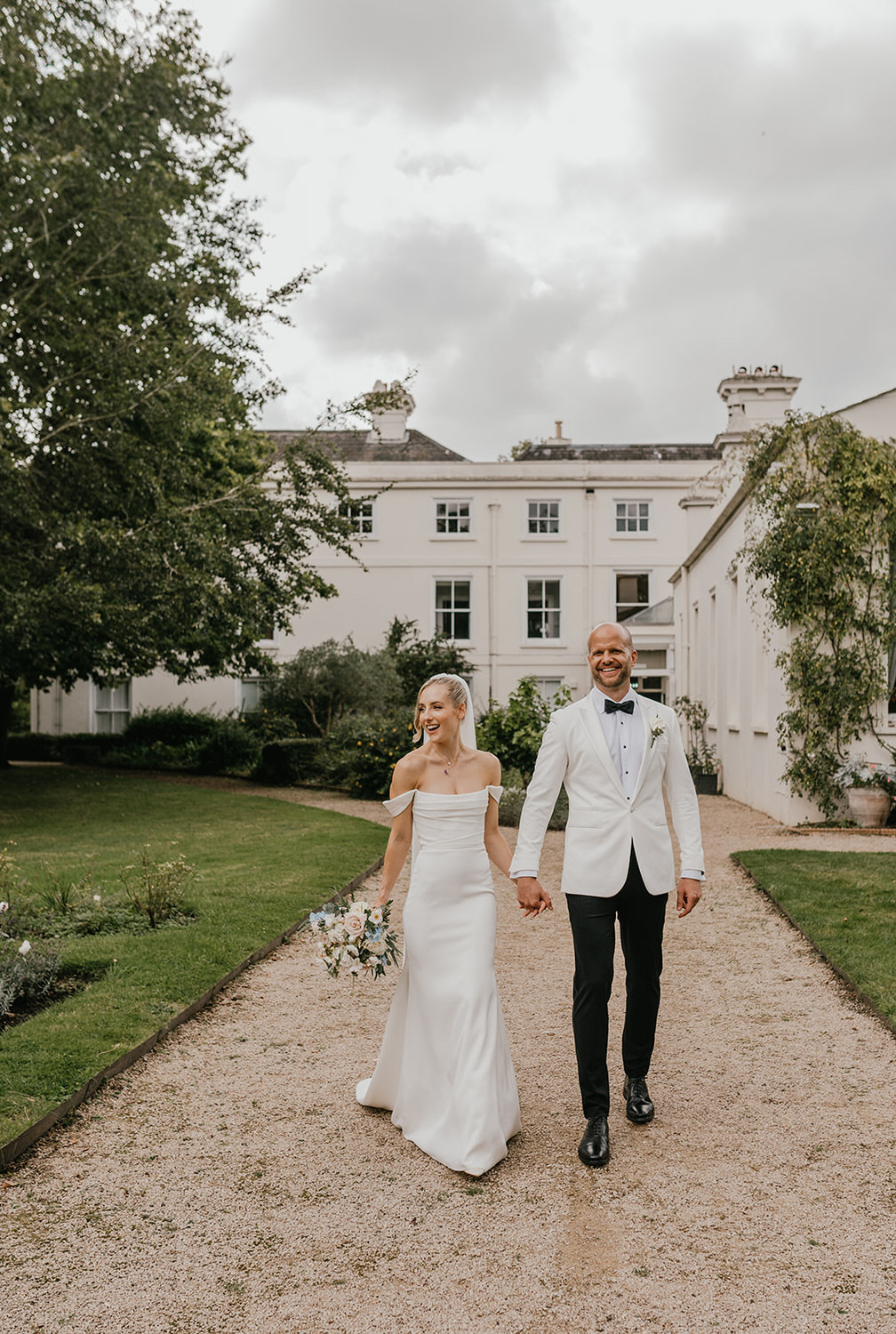 couple portraits at morden hall wedding london