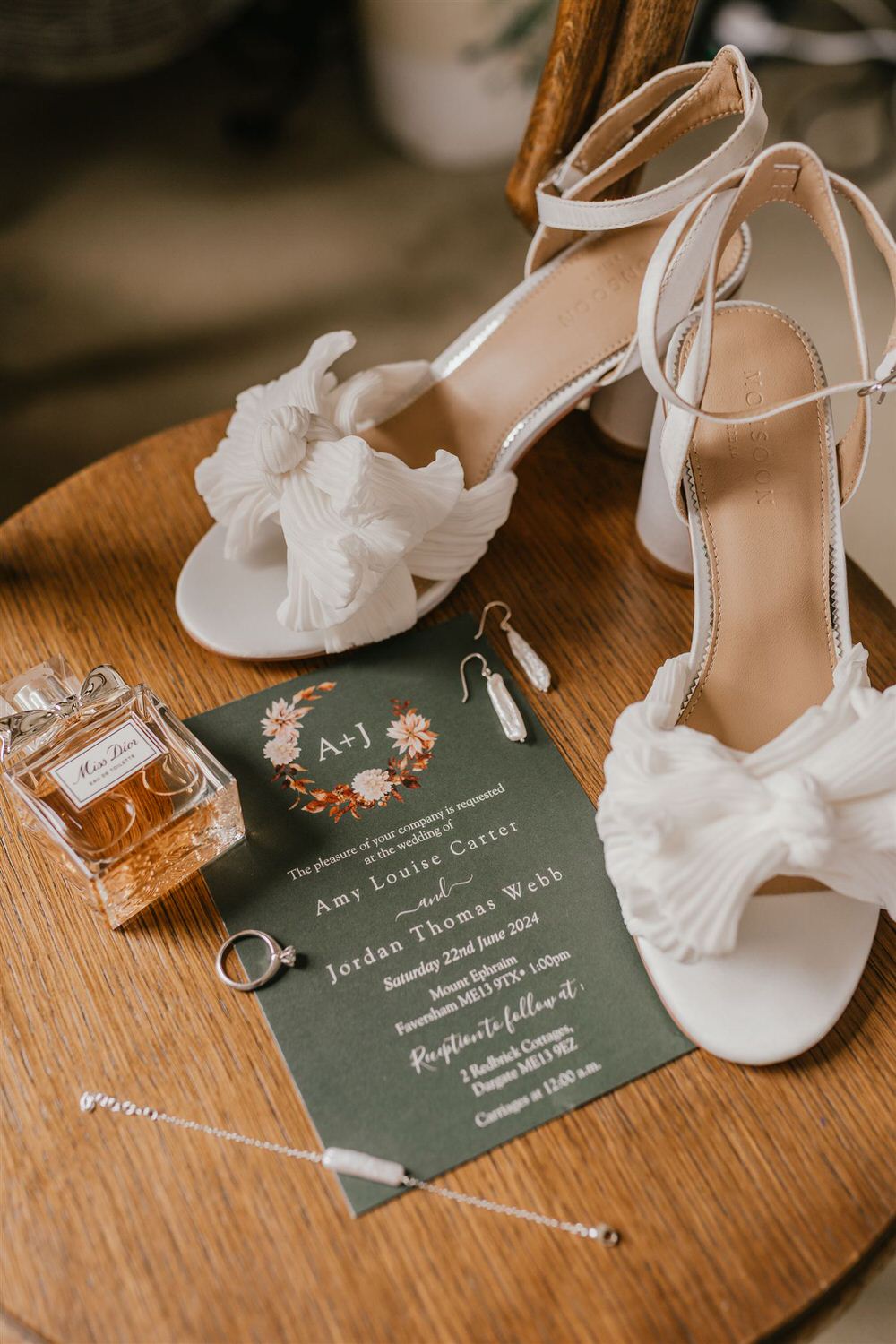 bridal details at mount ephraim wedding in kent