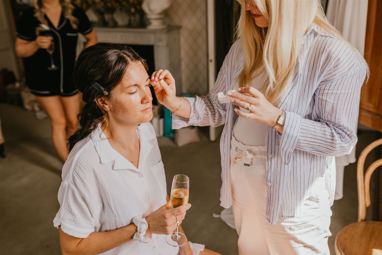 bridal prep at mount ephraim wedding in kent