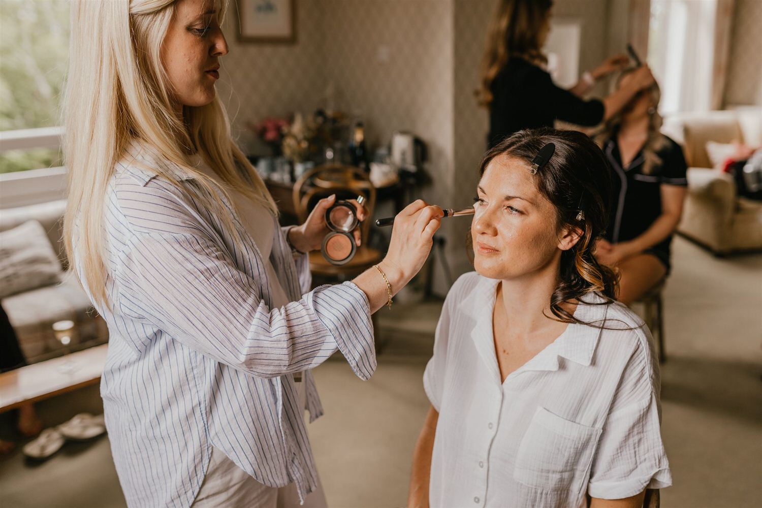 bridal prep at mount ephraim wedding in kent