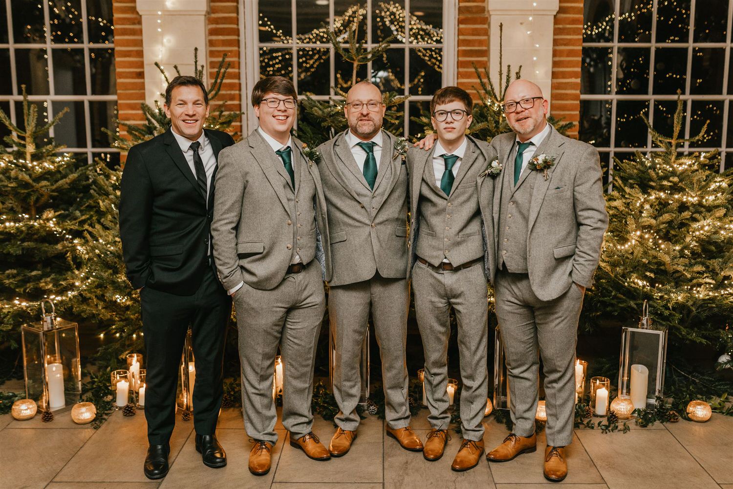 winter wedding group portrait tips