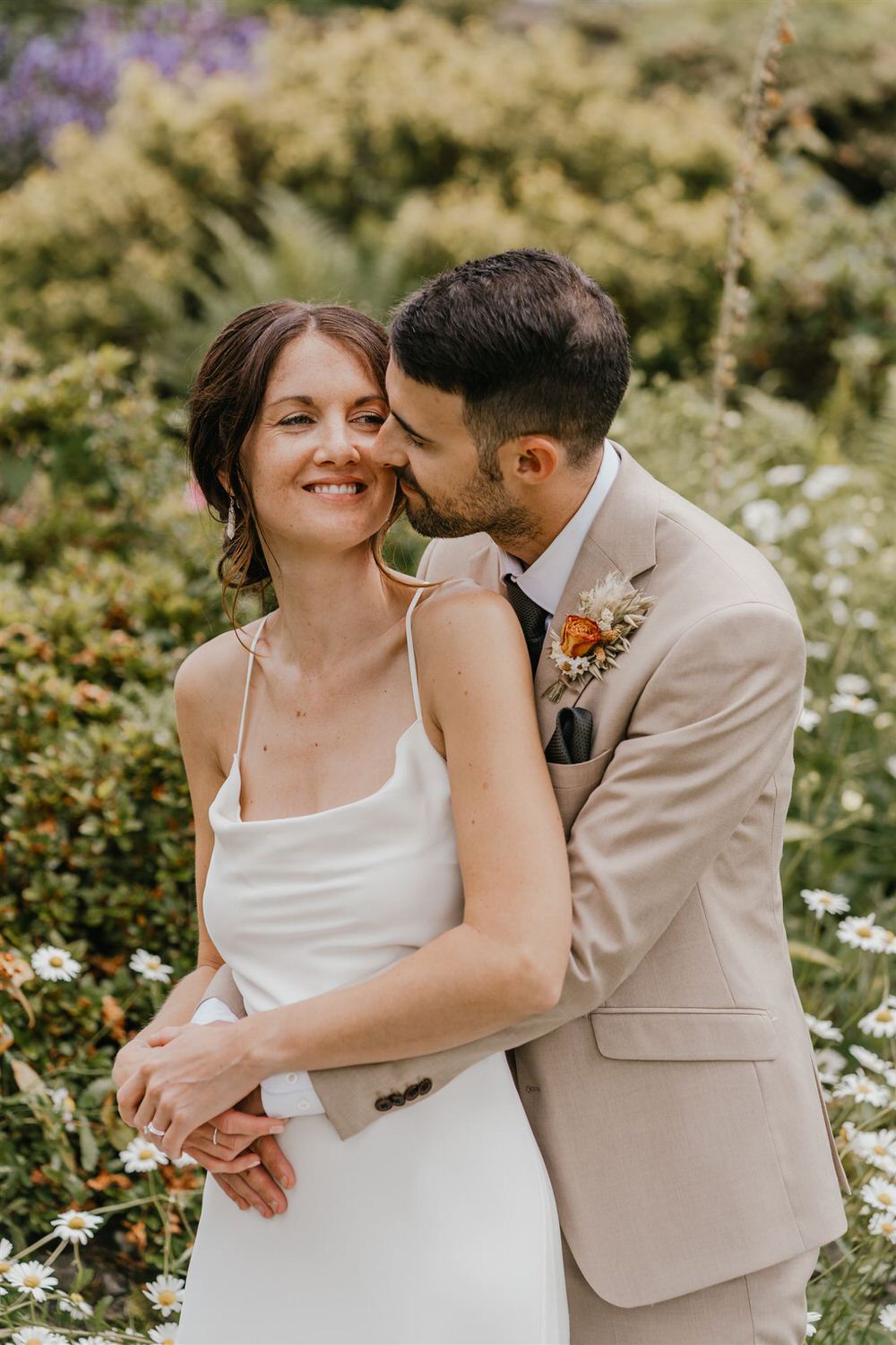 couple portraits in the gardens at mount ephraim wedding venue in kent