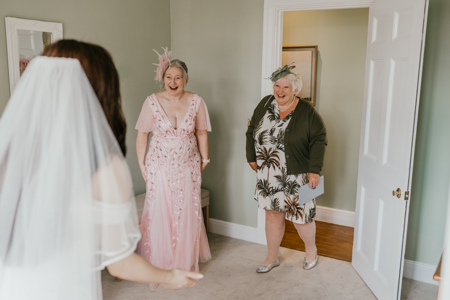 mother and grandmother of the bride reveal at northbrook park wedding