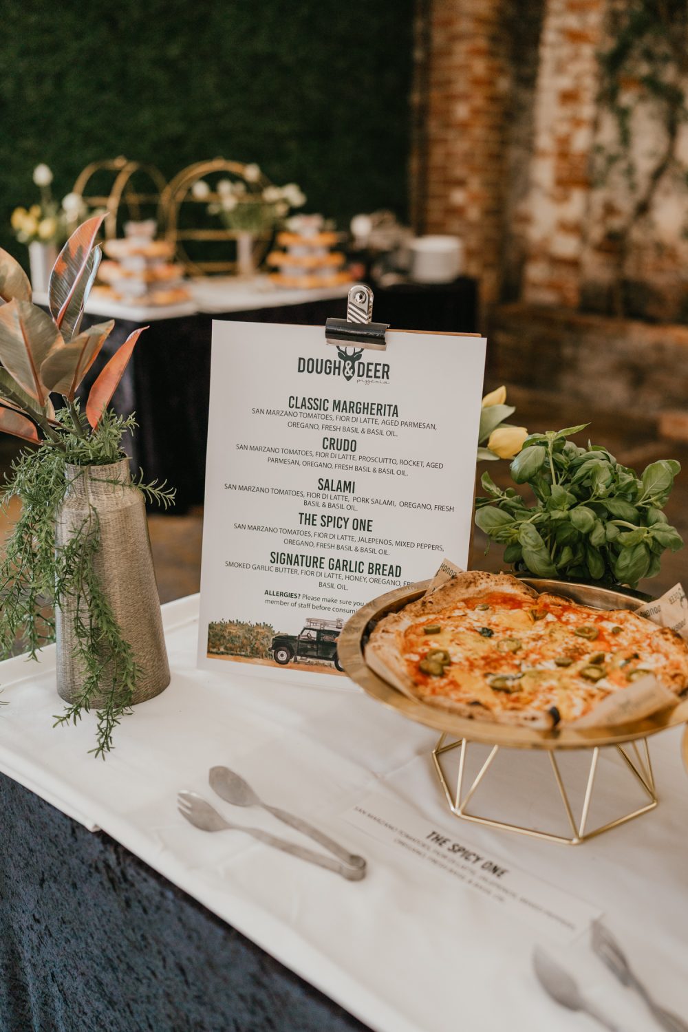 pizza buffet by Dough&Deer at northbrook park wedding