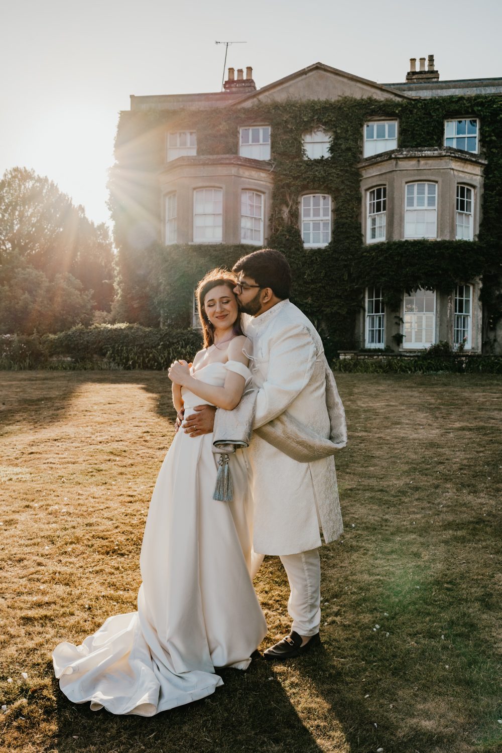 bride and groom golden hour couple portraits at northbrook park wedding