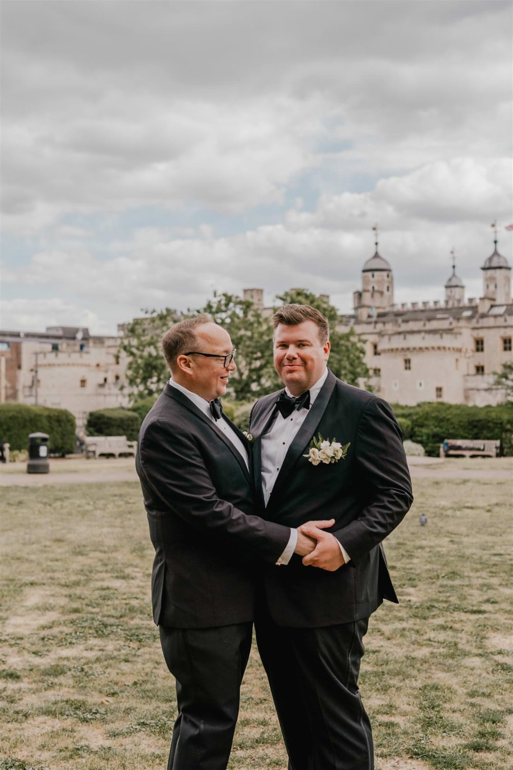 couple portraits near tower of london at trinity house London wedding