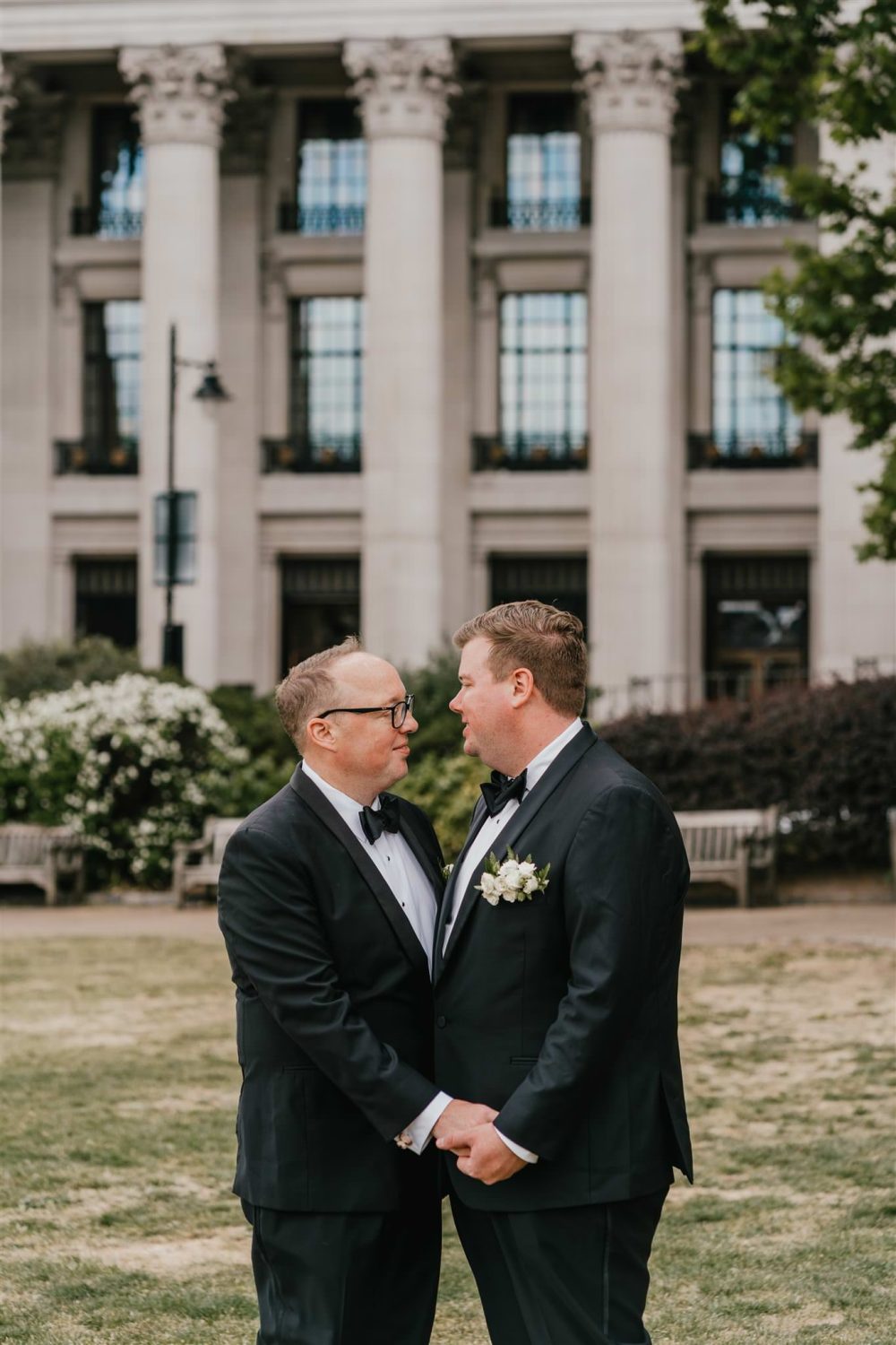 couple portraits at London wedding at trinity house in tower hill