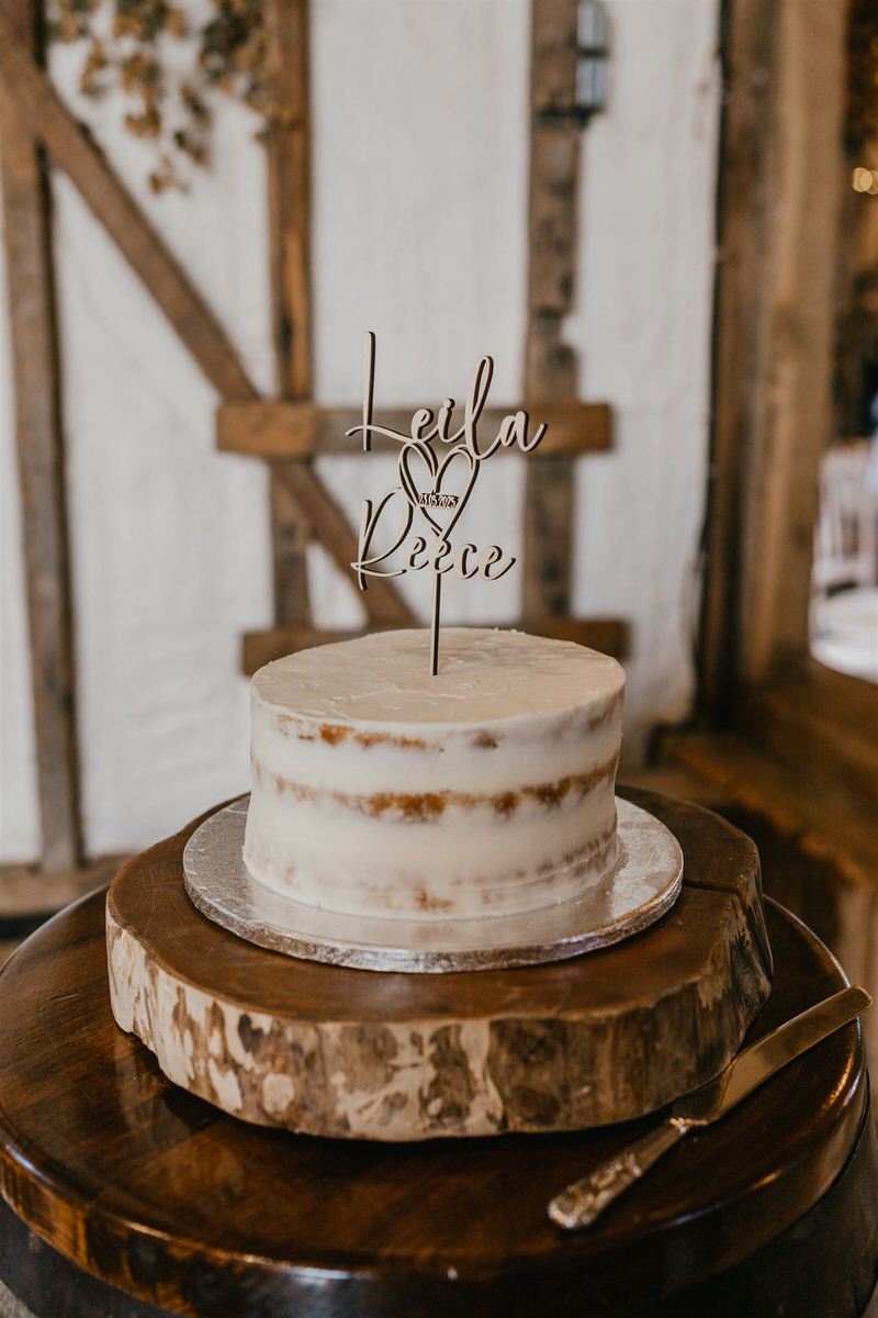 one tier wedding cake with wooden cake topper